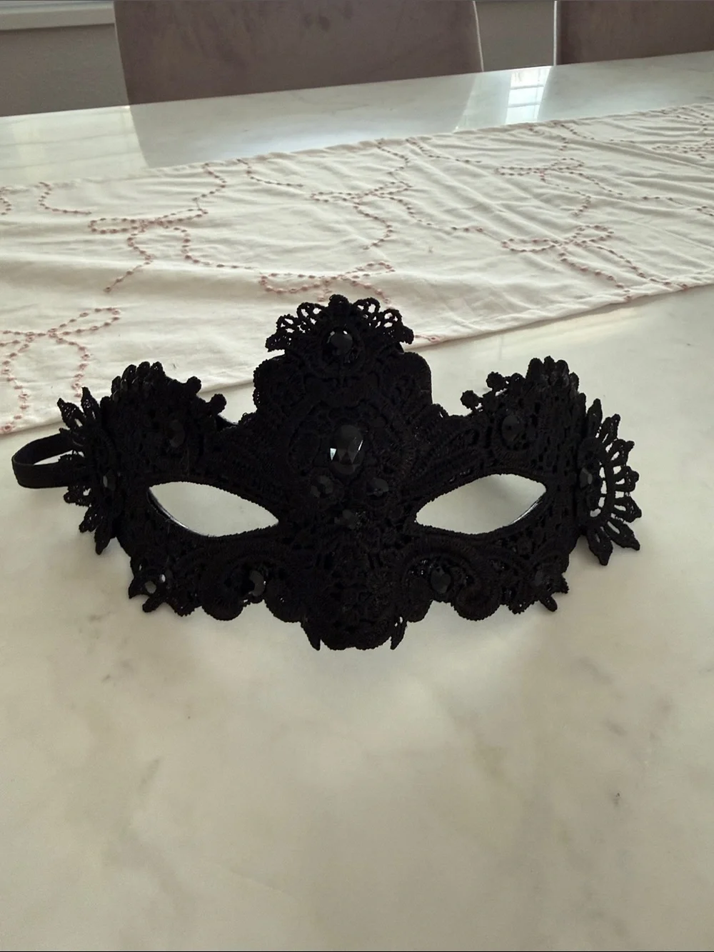 Black Lace Venetian Masquerade Mask - Elegant Women's Hair Accessory